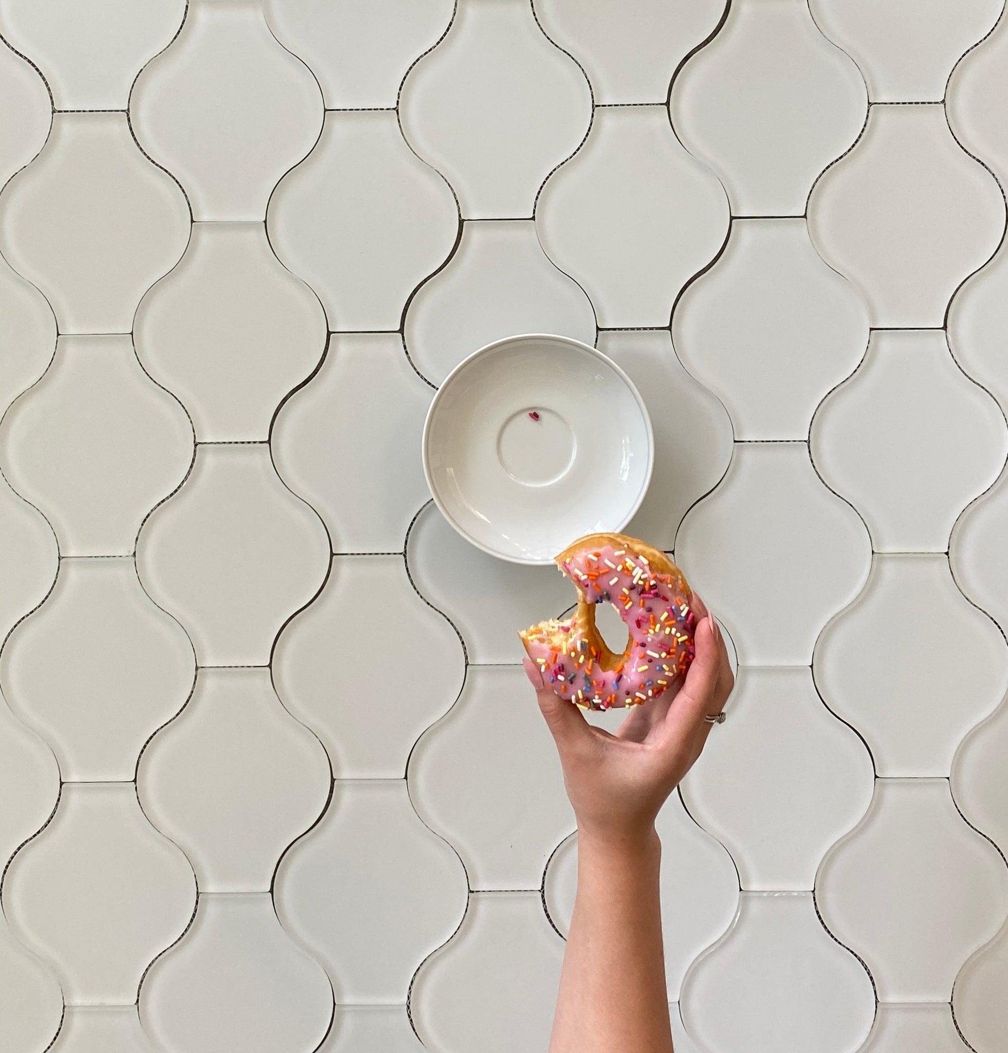 Water Jet Lanterna White Frosted Glass 12'' x 11'' | VanitySale